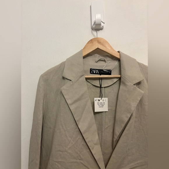 Zara Women's Light Tan Blazer with Eyelet Accents - Picture 3 of 4